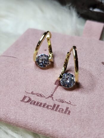 حلق انيق مطلي بالذهب