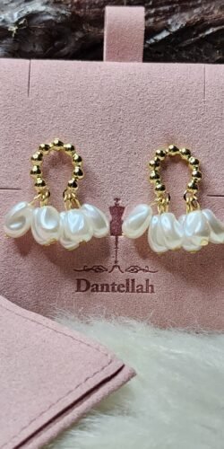 حلق مطلي بحبات اللؤلؤ